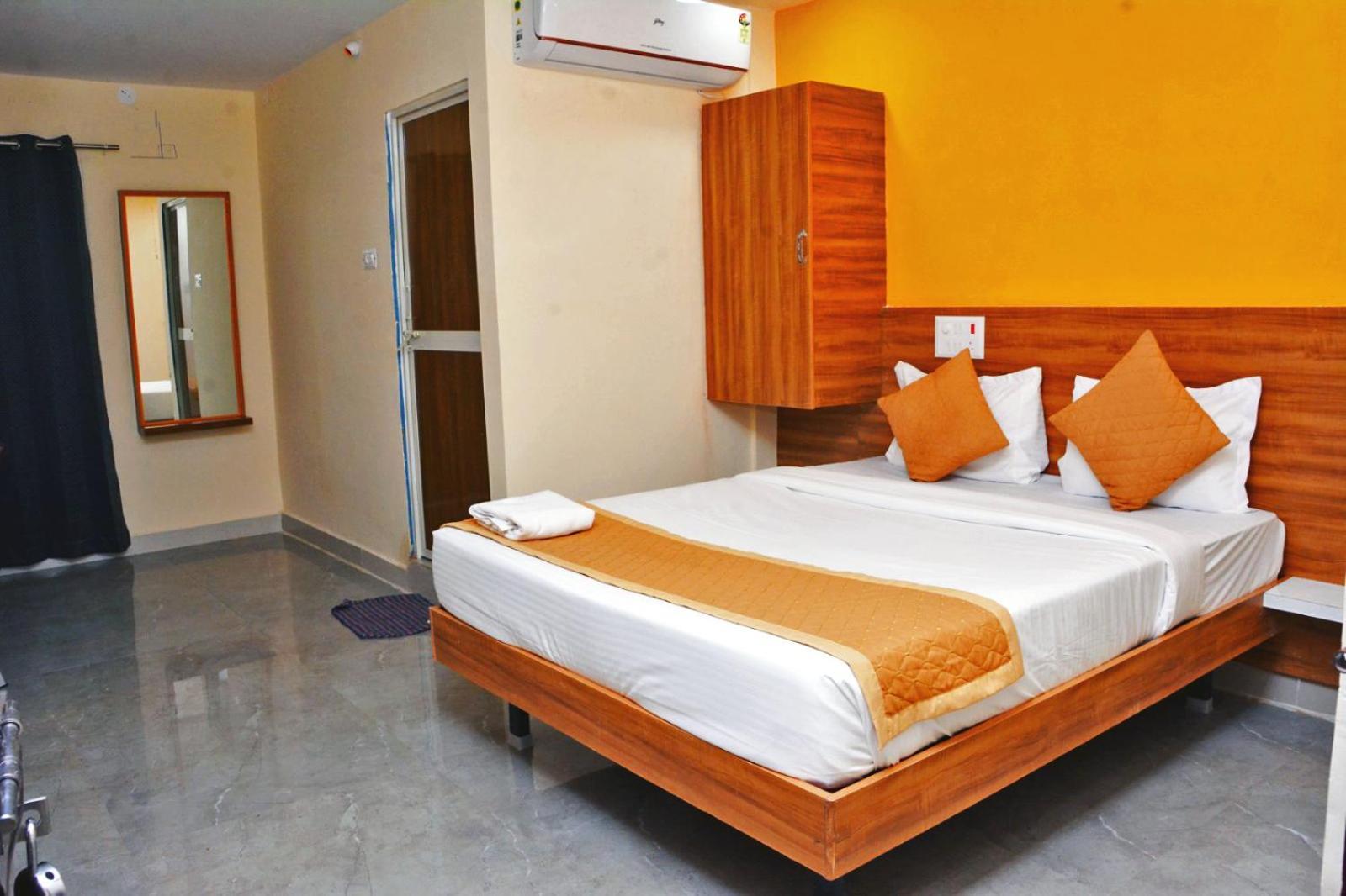 Udupi Deluxe Lodge Gulbarga Kulbarga Exterior foto