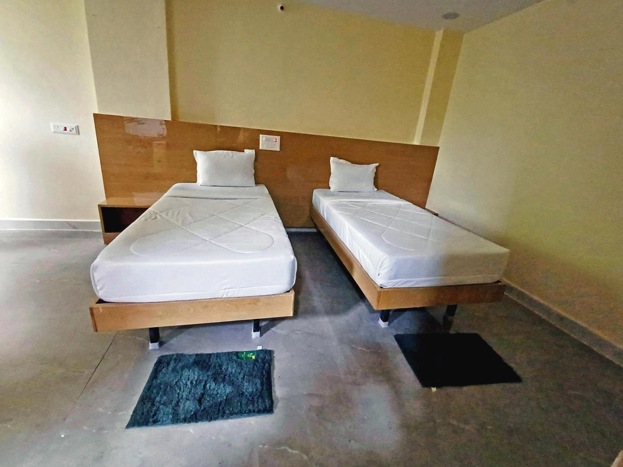 Udupi Deluxe Lodge Gulbarga Kulbarga Exterior foto