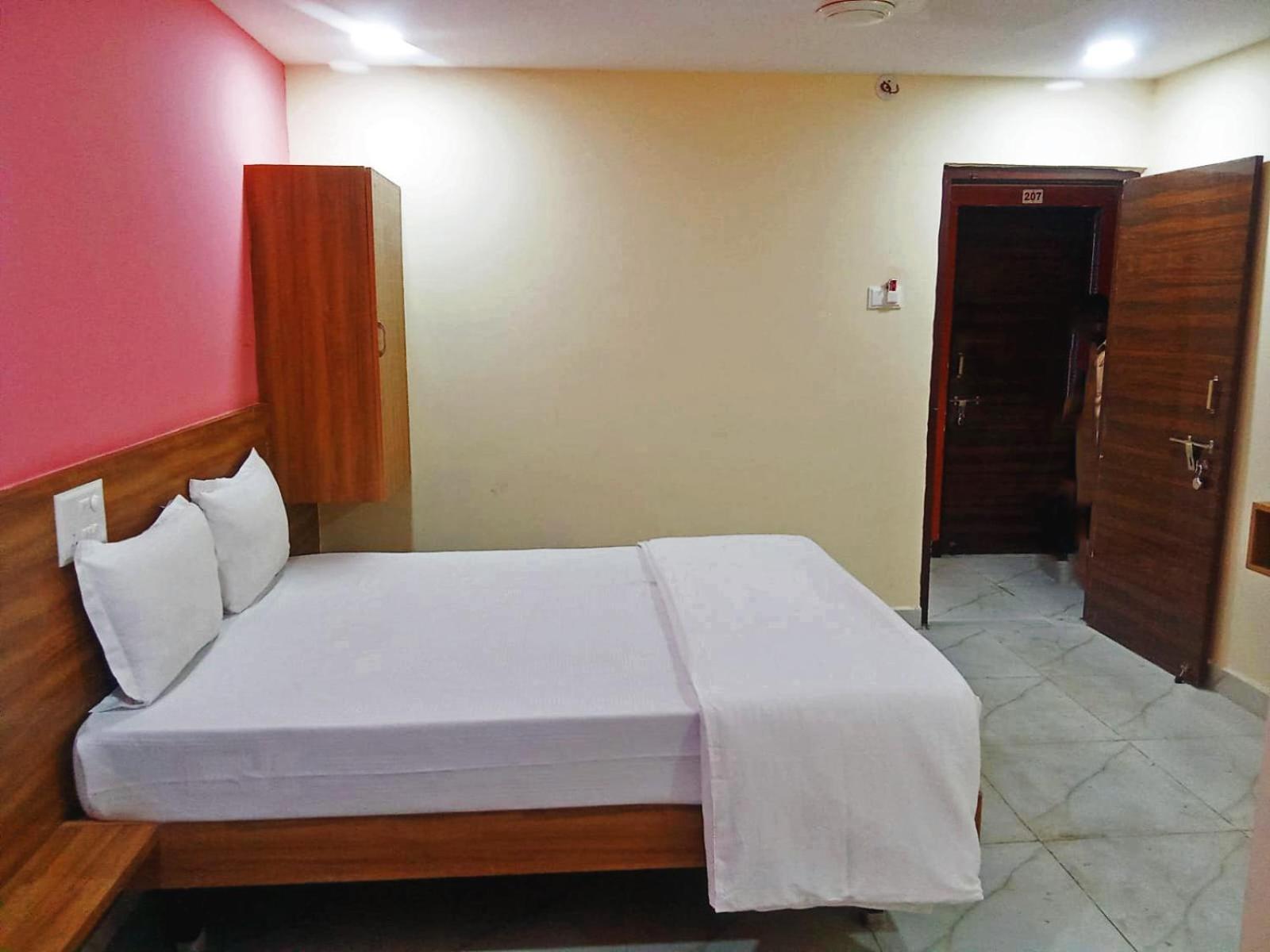 Udupi Deluxe Lodge Gulbarga Kulbarga Exterior foto