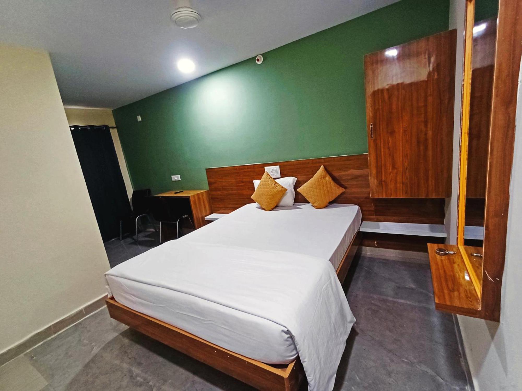 Udupi Deluxe Lodge Gulbarga Kulbarga Exterior foto