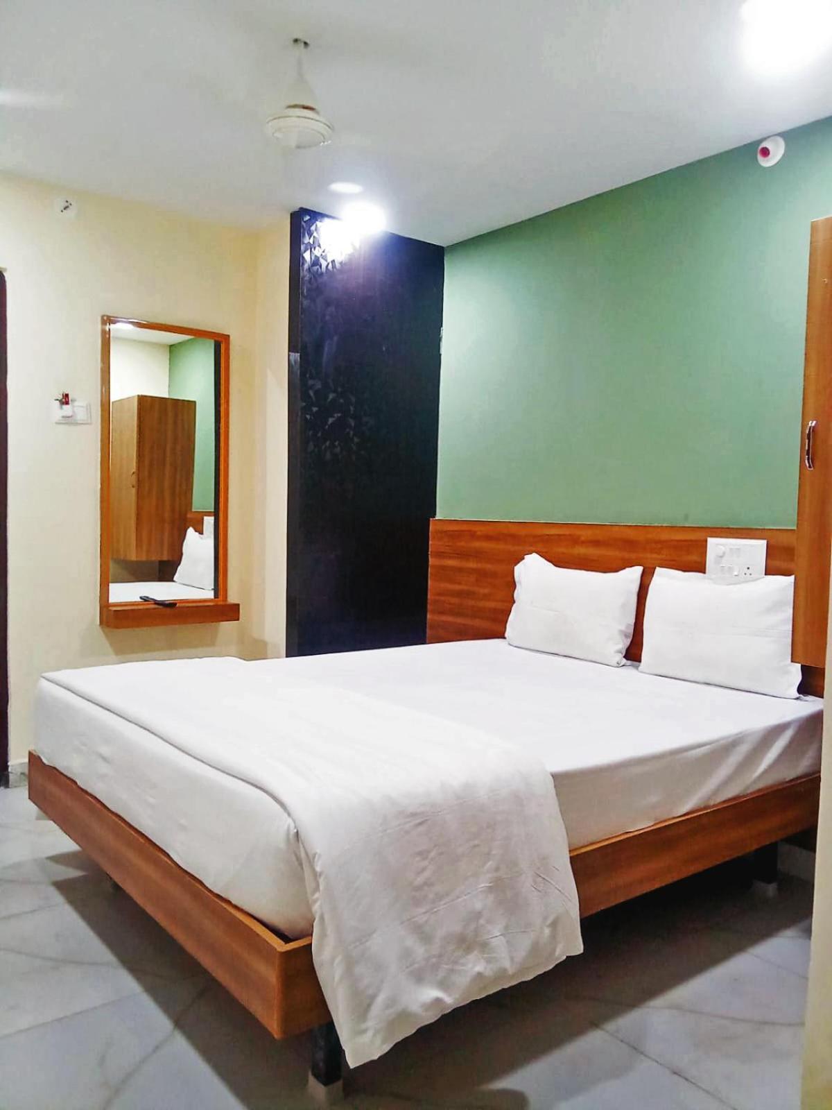 Udupi Deluxe Lodge Gulbarga Kulbarga Exterior foto